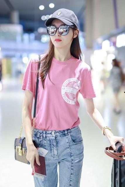 明星粉色t恤,明星们的粉色T恤时尚秀